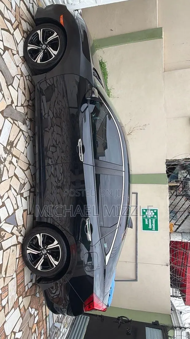 Honda Civic Touring 4dr Sedan (1.5L 4cyl) 2016 Black · Photo 1
