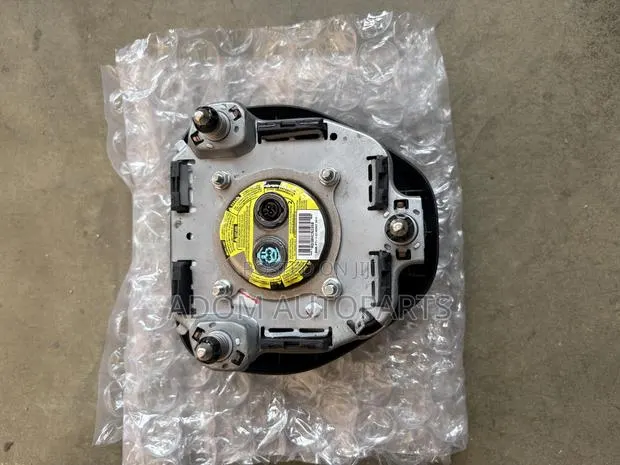 Toyota RAV4 Steering Wheel Airbag 2019 2020 2021 2022 2023 2024 · Photo 1