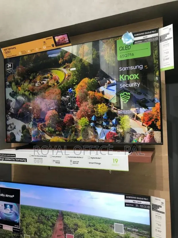 Flat Panel Samsung 65 Inches Designed 4l Télévision · Photo 1