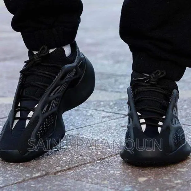 Adidas Yeezy · Photo 1