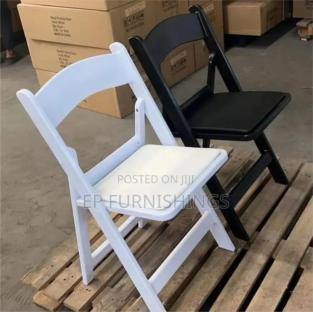 Padded Folding Chair · Photo 1