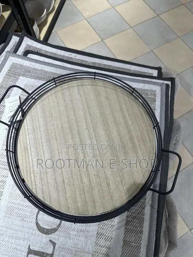 Round Black Metal Decorative Tray · Photo 1