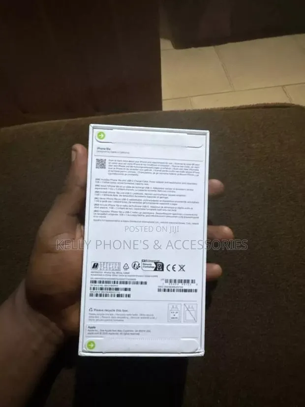 New Apple iPhone 16e 256 GB Black · Photo 1