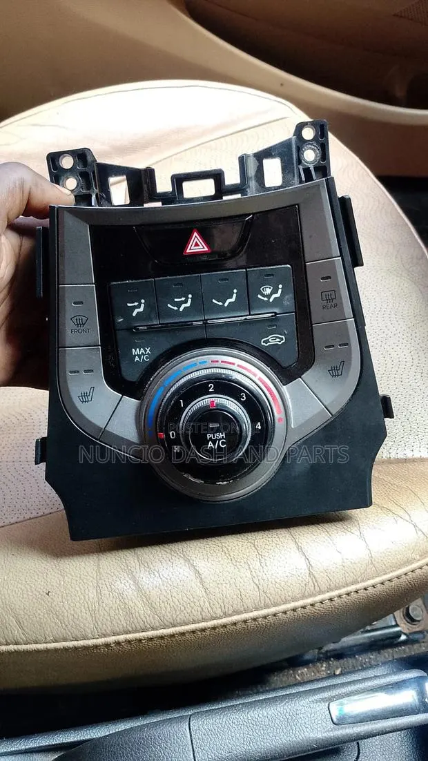 Hyundai Elantra 2013 Ac Switch · Photo 1