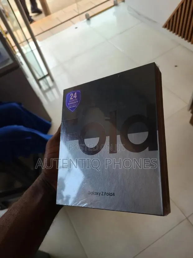 New Samsung Galaxy Z Fold4 512 GB Blue · Photo 1