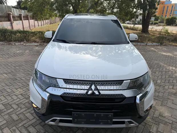 Mitsubishi Outlander SEL AWC 2019 White · Photo 1