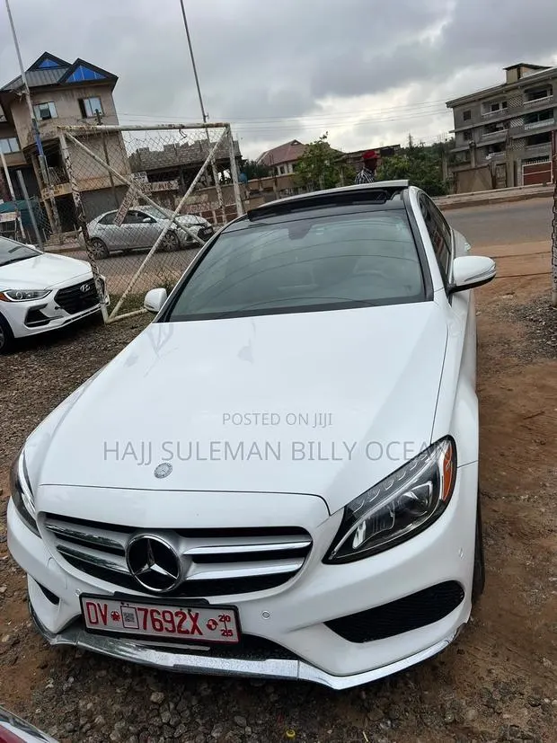 Mercedes-Benz C300 2015 White · Photo 1