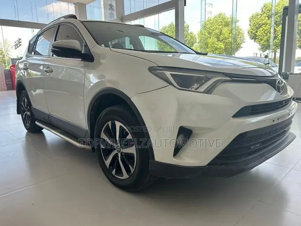 Toyota RAV4 2018 White · Photo 1