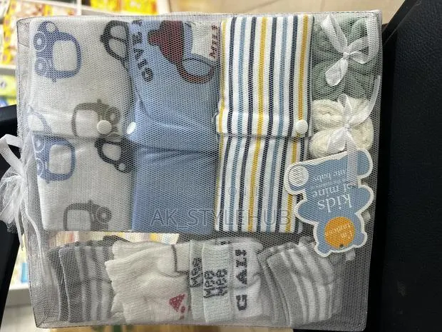 Baby Cloth Gift Set (Overall ,Mittens · Photo 1