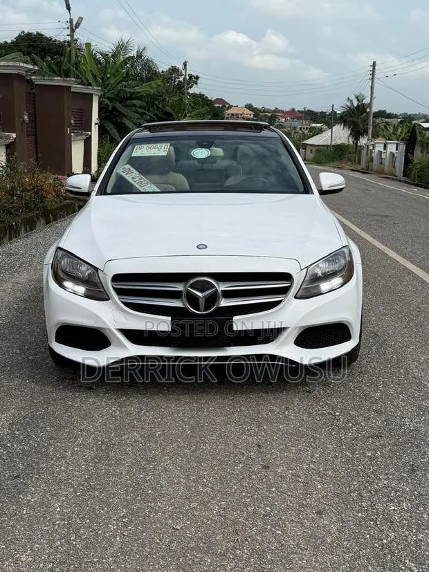 Mercedes-Benz C300 Base 4dr RWD Sedan (2.0L 4cyl 7A) 2015 White · Photo 1