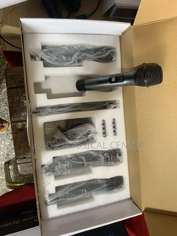 Shure U-8900 Professional Wireless Microphone 4in1 · Photo 1