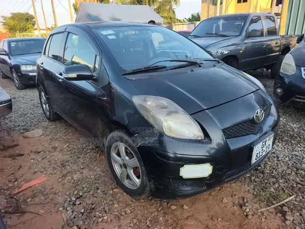 Toyota Vitz 2010 Black · Photo 1