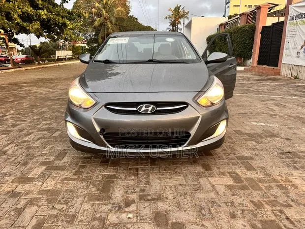 Hyundai Accent SE Sedan 2017 Gray · Photo 1