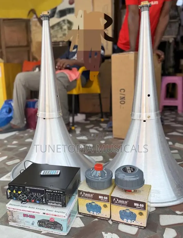 Pair of Pa Horns With Magnet and Amplifier · Photo 1