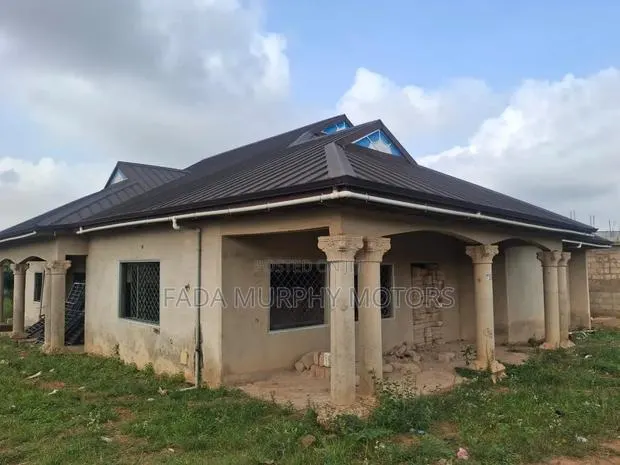 8bdrm House in Kumasi Metropolitan for sale · Photo 1
