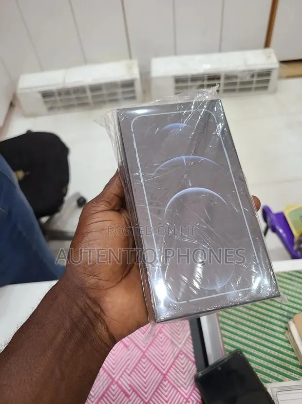New Apple iPhone 12 Pro 128 GB Blue · Photo 1