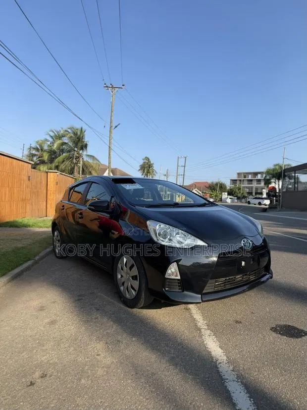 Toyota Aqua 2012 Matt Black · Photo 1