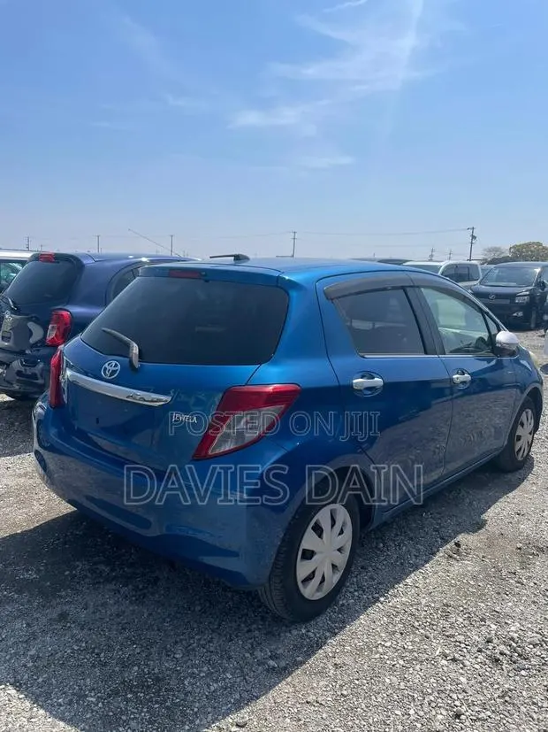 Toyota Vitz 2013 Blue · Photo 1