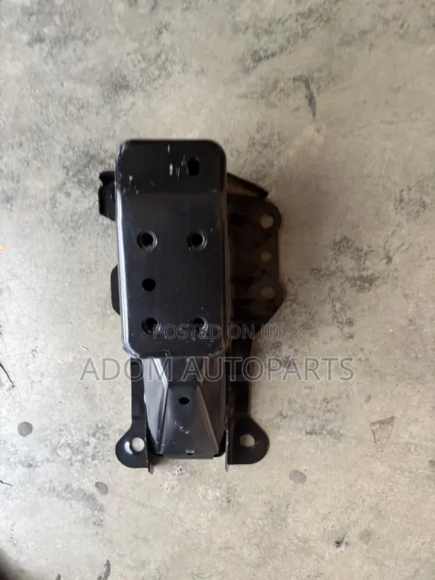 Honda CRV Re Bar Seat 2017 2018 2019 2020 2021 2022 · Photo 1