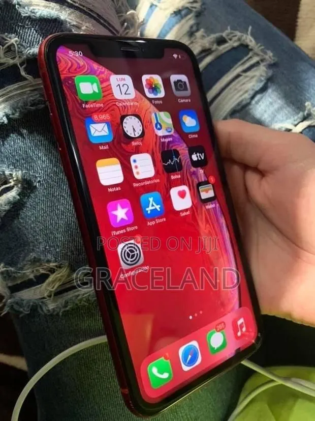 Apple iPhone XR 256 GB Red · Photo 1