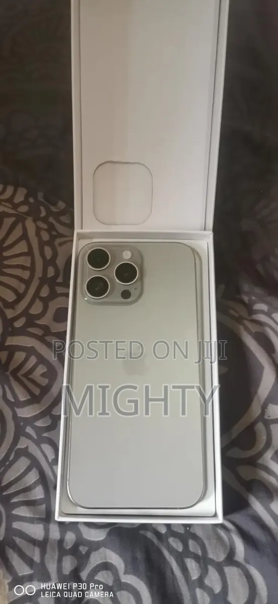 Apple iPhone 16 Pro Max 512 GB Gray · Photo 1
