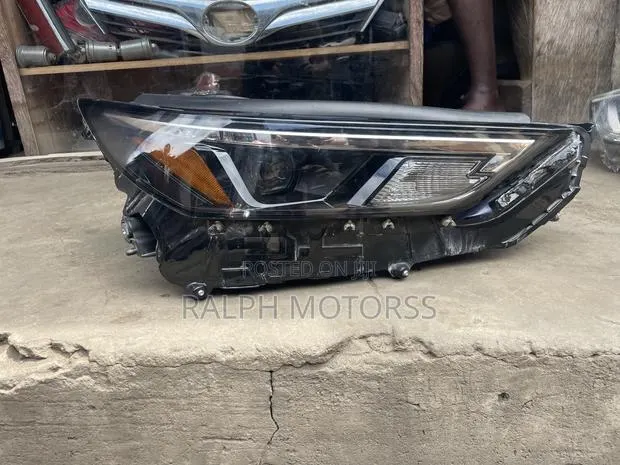 Toyota Highlander Grande XLE 2025 Headlight · Photo 1