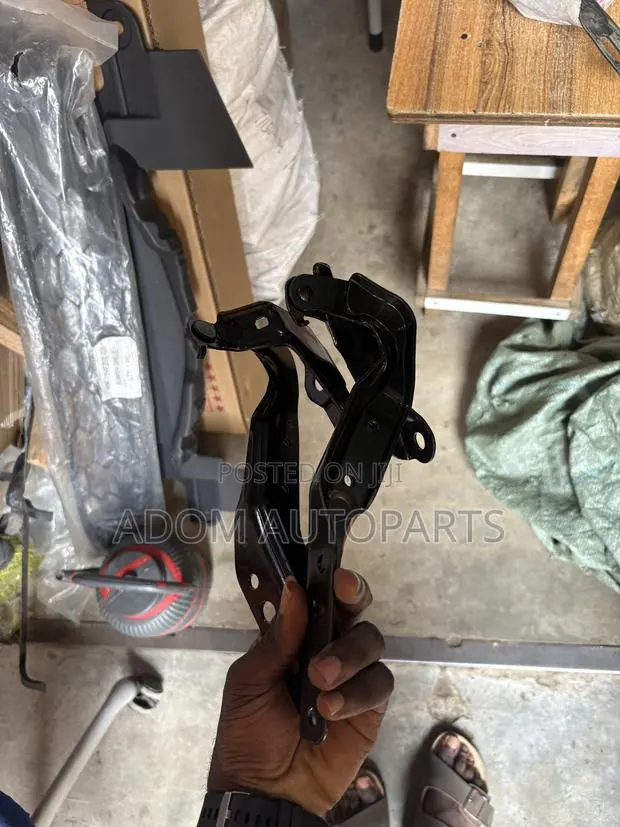 Hyundai Tucson Santafe Bonnet Hinges Inches 2016 2017 2018 2019 2020 · Photo 1
