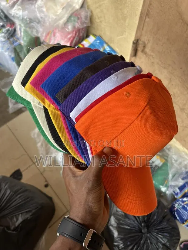 Plain Baseball Caps in All Colors · Photo 1