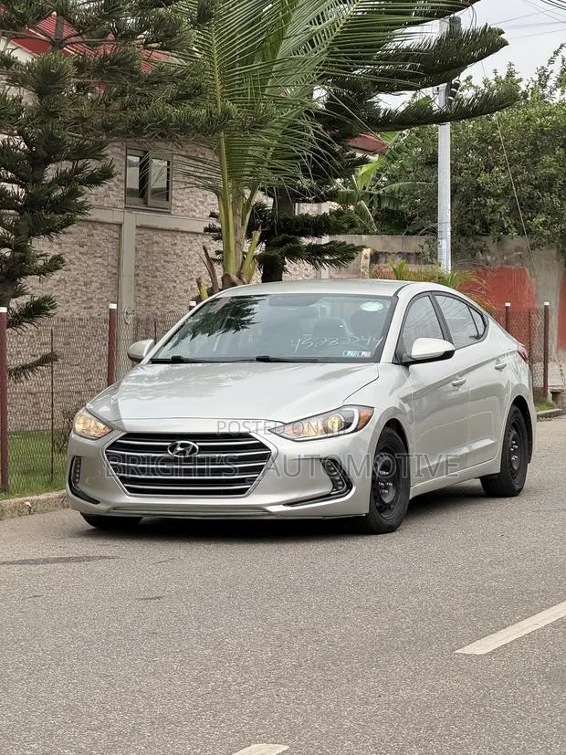 Hyundai Elantra SE 2018 Yellow · Photo 1