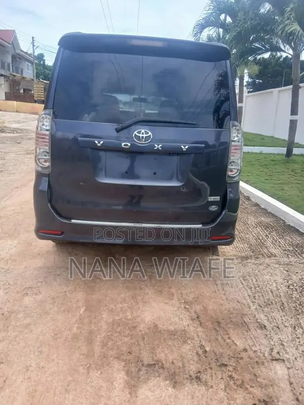 Toyota Voxy 2011 Black · Photo 1