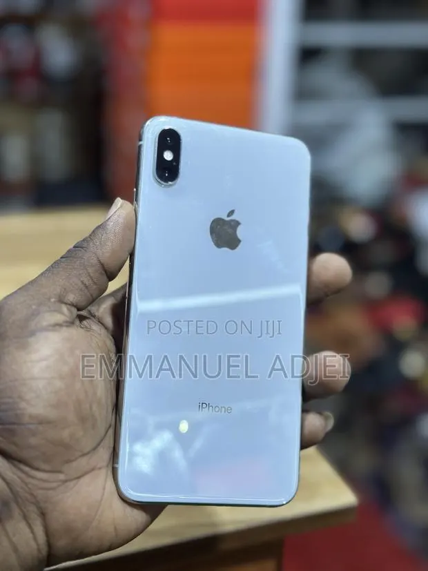 Apple iPhone XS Max 64 GB White · Photo 1