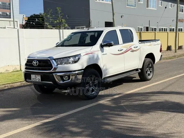 New Toyota Hilux Active (Diesel) 2026 White · Photo 1
