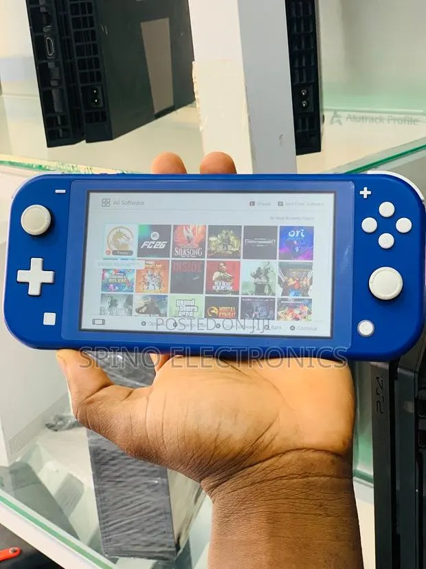 Nentendo Switch Lite With 20 Games · Photo 1