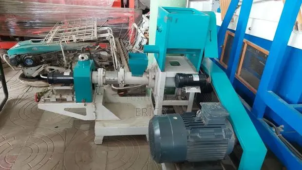 Floating Pellets ( Fish Feed) Electric · Photo 1