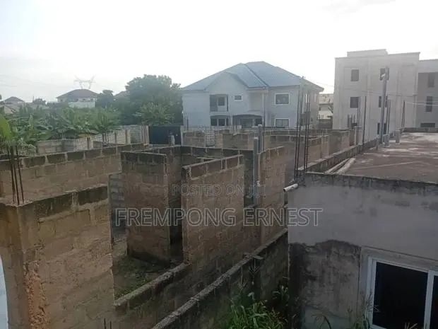 Uncompleted Building · Photo 4