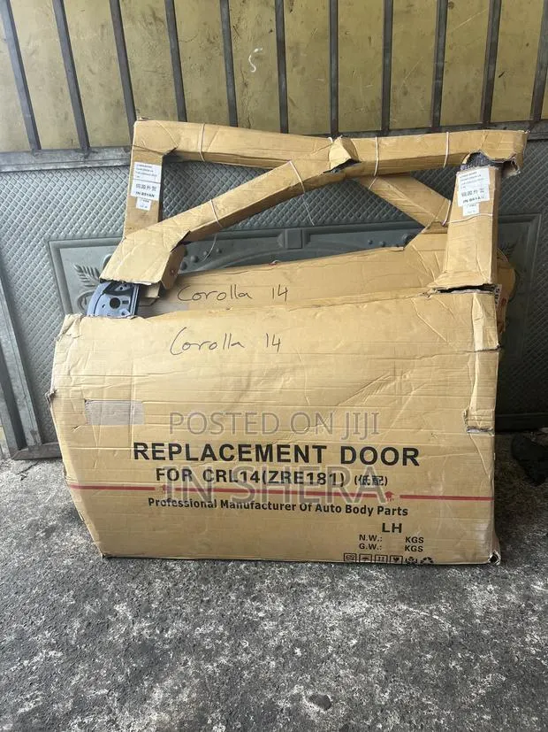 Toyotat Corolla 2014 2015 2016 2017 2018 2019 Front Door · Photo 1