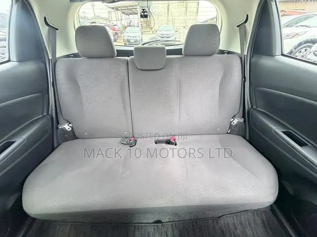Toyota Vitz 1.5 FWD 3dr 2015 White · Photo 1