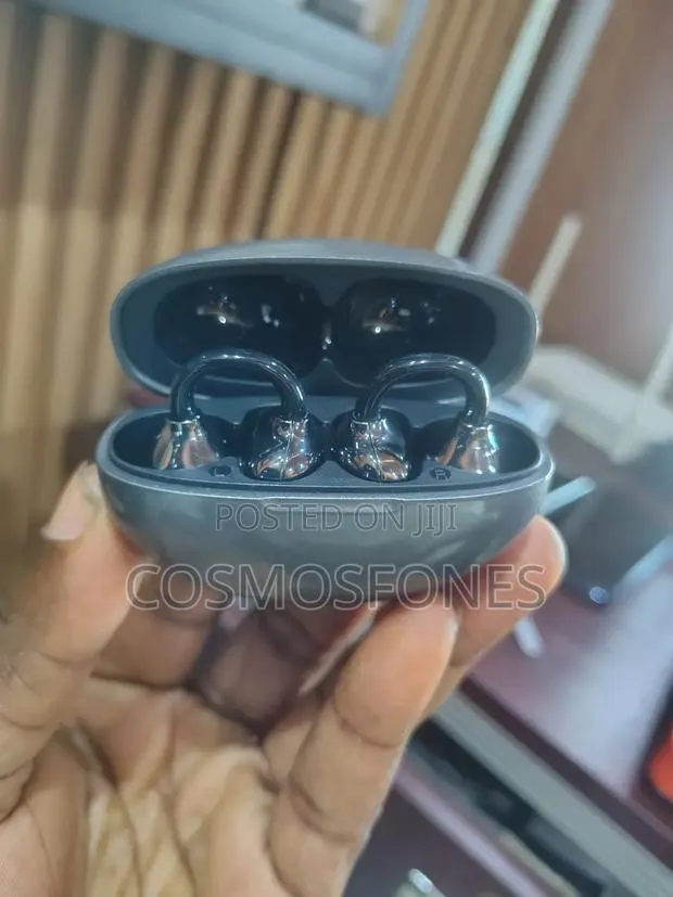 Wireless Earbuds · Photo 1