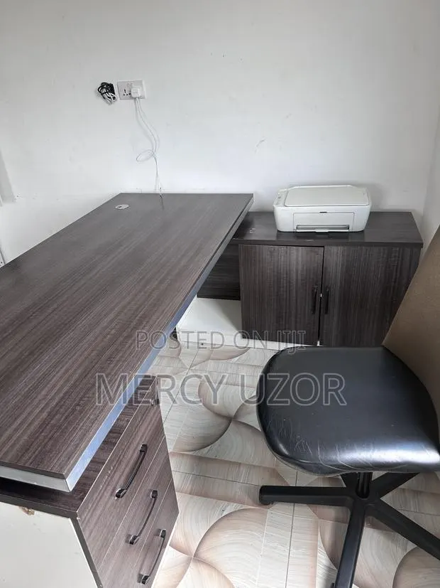 L Shape 6ft Long Office Table · Photo 1