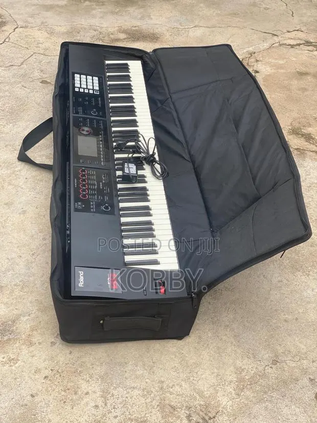 Roland Fa08 · Photo 1