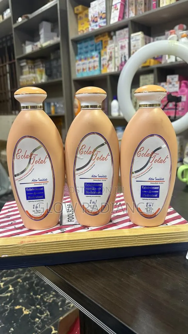 Eclat Total 2-in-1 (Moisturizing Whitening) Body Lotion · Photo 1