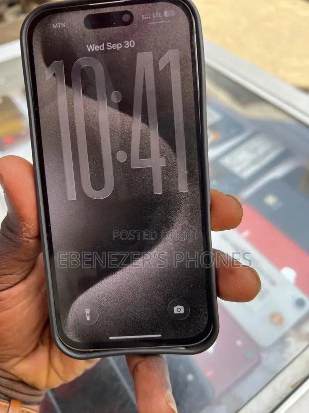 Apple iPhone 15 Pro 128 GB Gray · Photo 1