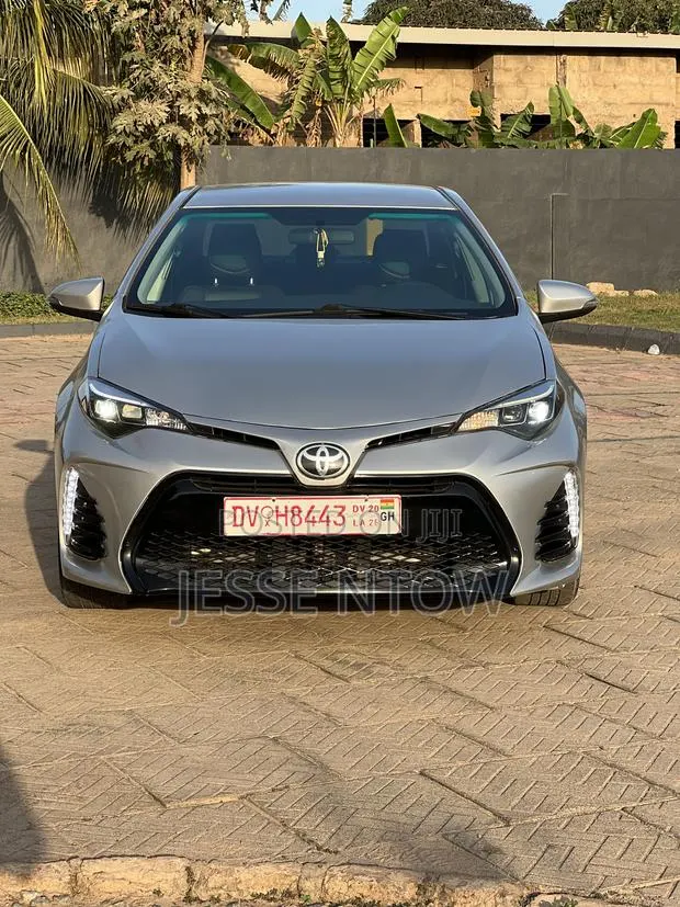 Toyota Corolla 2016 Silver · Photo 1