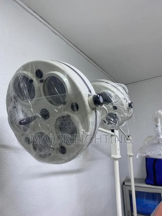 Theater Surgical Light Non Rechargeable(5 Bulb) · Photo 1