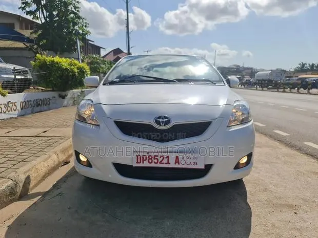 Toyota Belta 2012 White · Photo 1