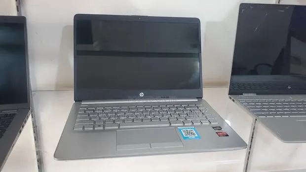 Laptop HP 14-dq1088wm 8GB AMD Ryzen 3 HDD+SSD 128GB · Photo 1