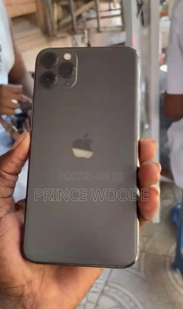 Apple iPhone 11 Pro Max 64 GB Black · Photo 1