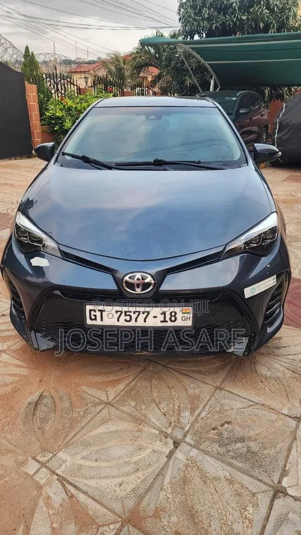 Toyota Corolla 2017 Gray · Photo 1