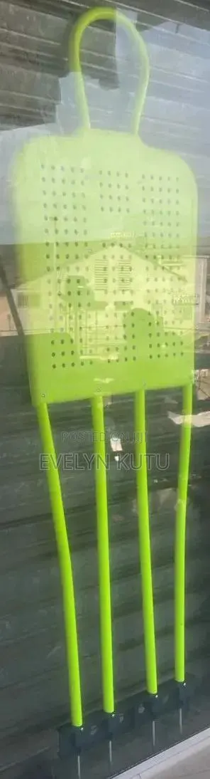 Green Human Wall/ Mannequin · Photo 1