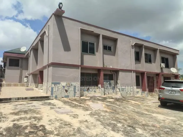20bdrm House in Parakou Estate, Kumasi Metropolitan for sale · Photo 1
